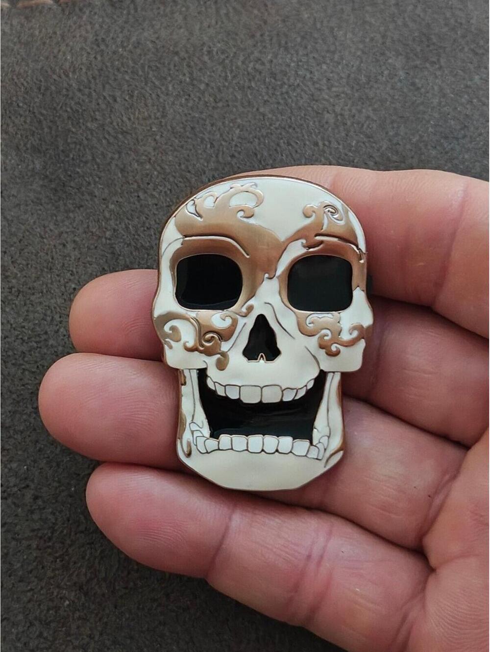 2023 Busch Gardens Howl-O-Scream Skull Enamel Pin - Picture 3 of 9